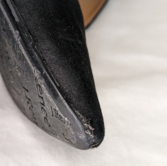 J. Renee 9.5 Velvet & Metal Heel Pointed Toe Pumps - Picture 7 of 16